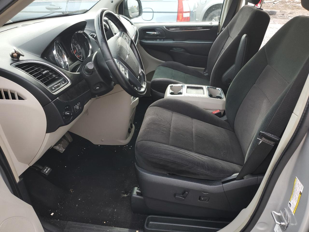 2011 Chrysler Town & Country - Image 7