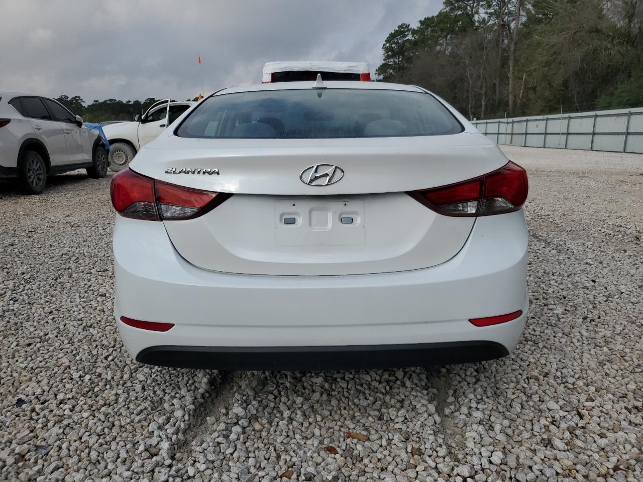 2015 Hyundai Elantra - Image 6