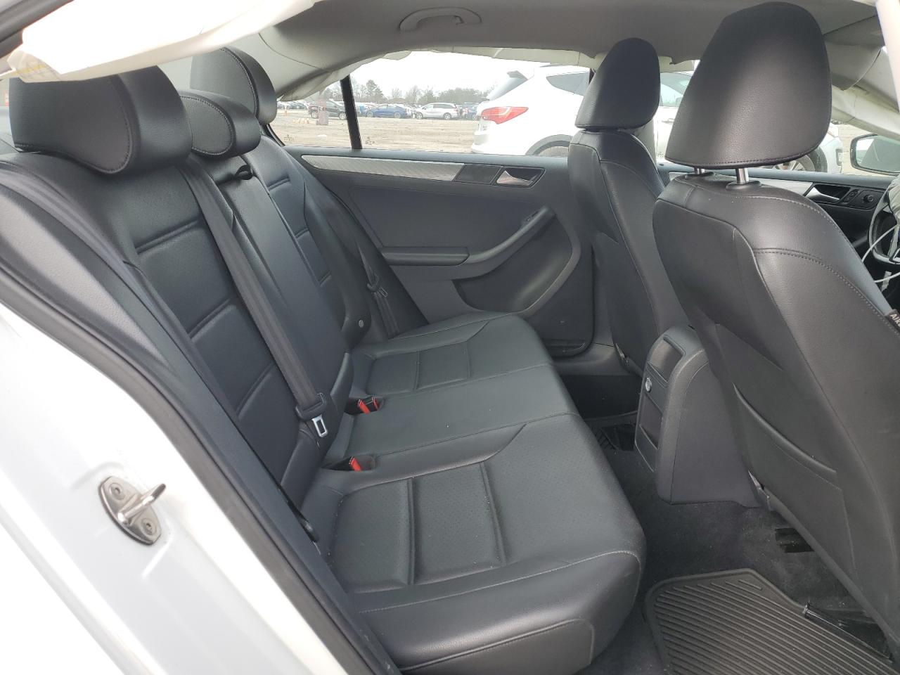 2015 Volkswagen Jetta - Image 10
