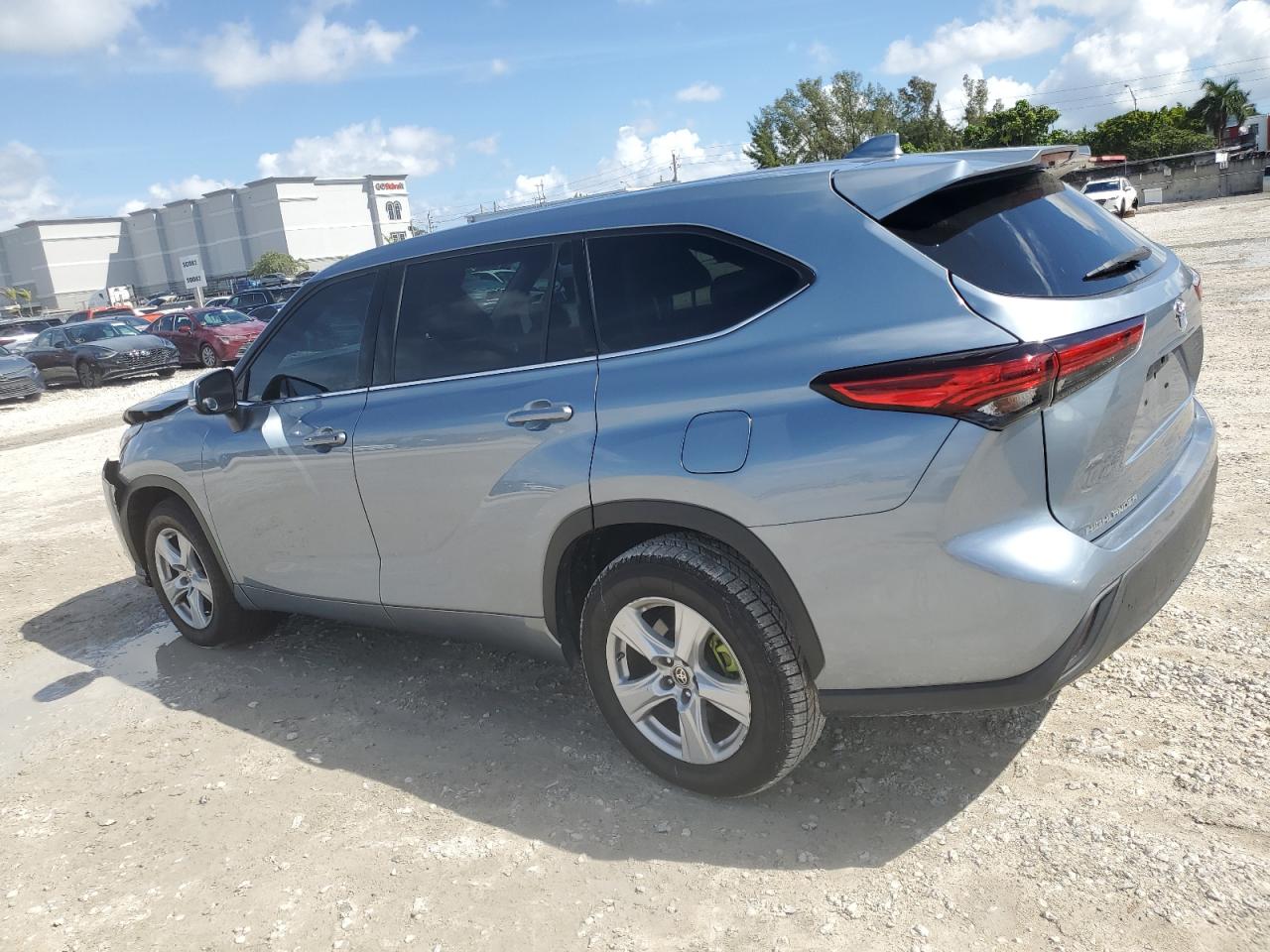 2020 Toyota Highlander - Image 2