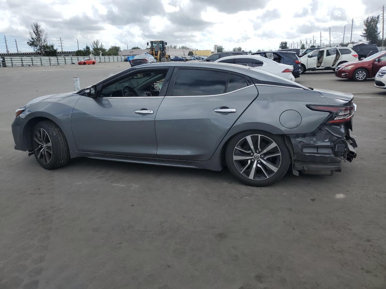 2016 Nissan Maxima - Image 2