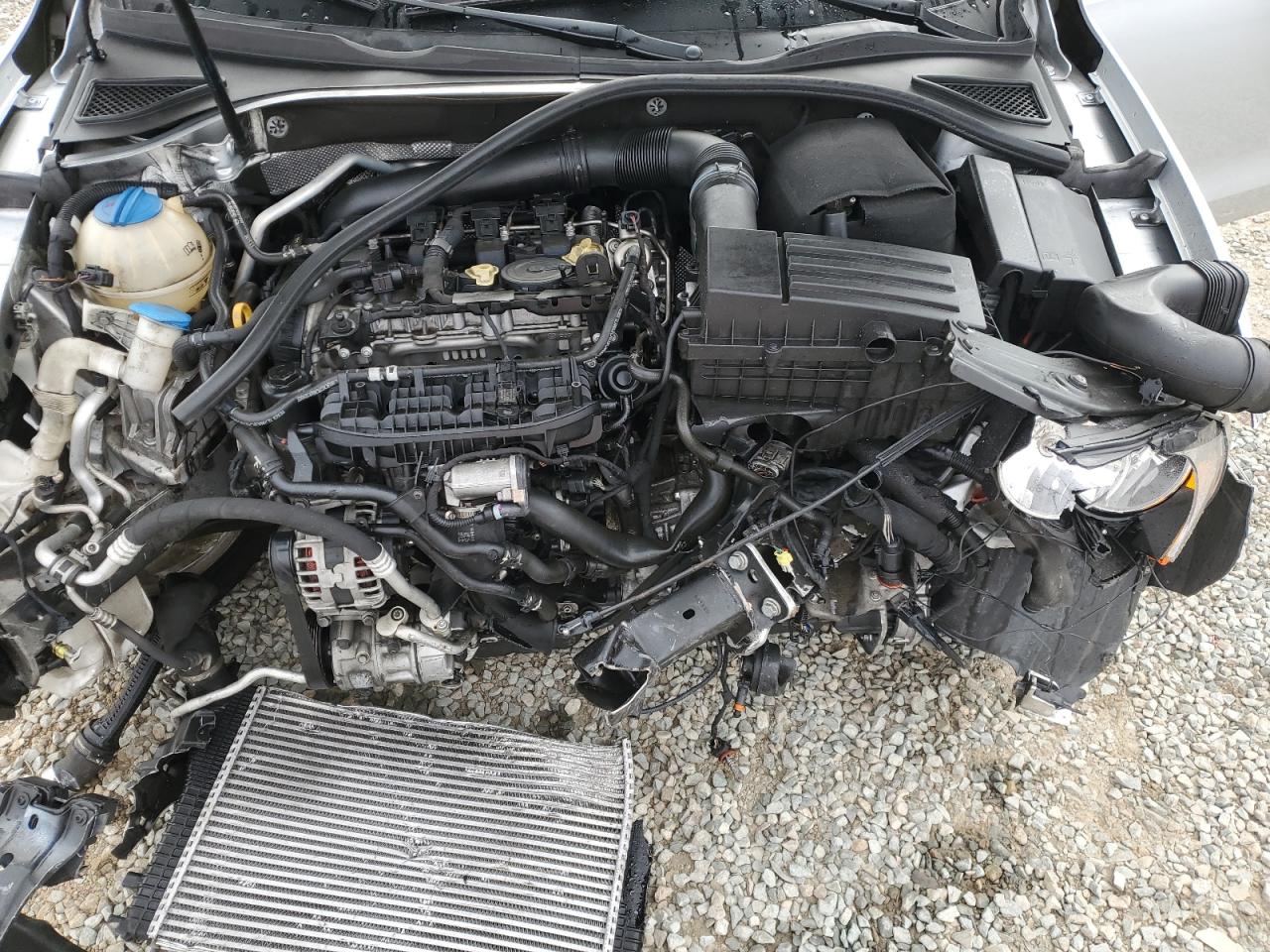2015 Volkswagen Passat - Image 11