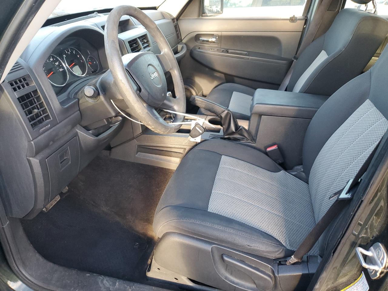 2010 Jeep Liberty (North America) - Image 7