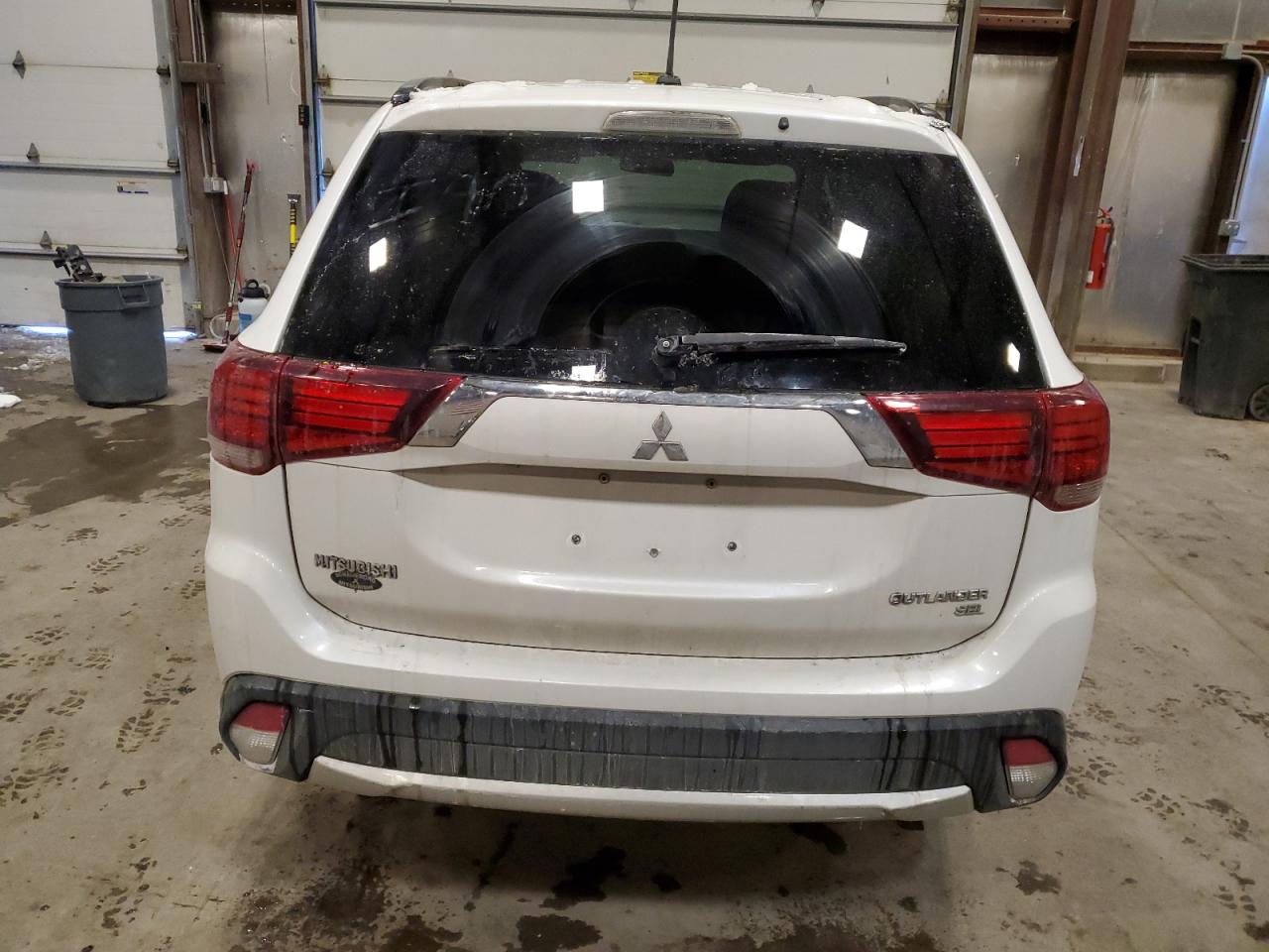 2016 Mitsubishi Outlander - Image 6