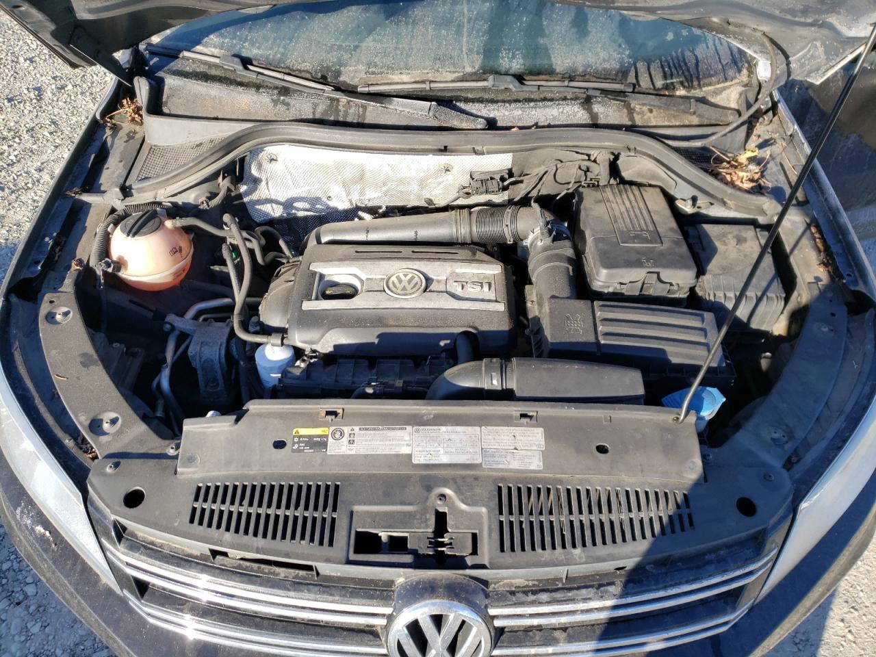 2017 Volkswagen Tiguan - Image 12
