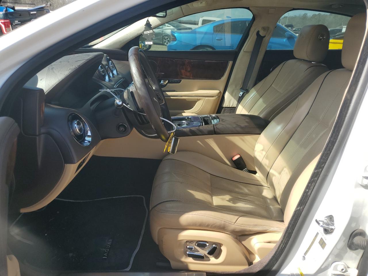 2013 Jaguar XJ - Image 8