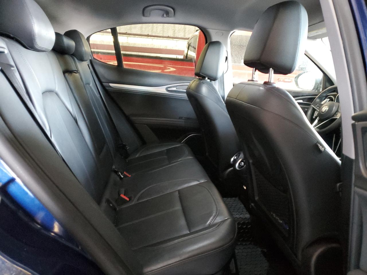 2018 Alfa Romeo Stelvio - Image 12