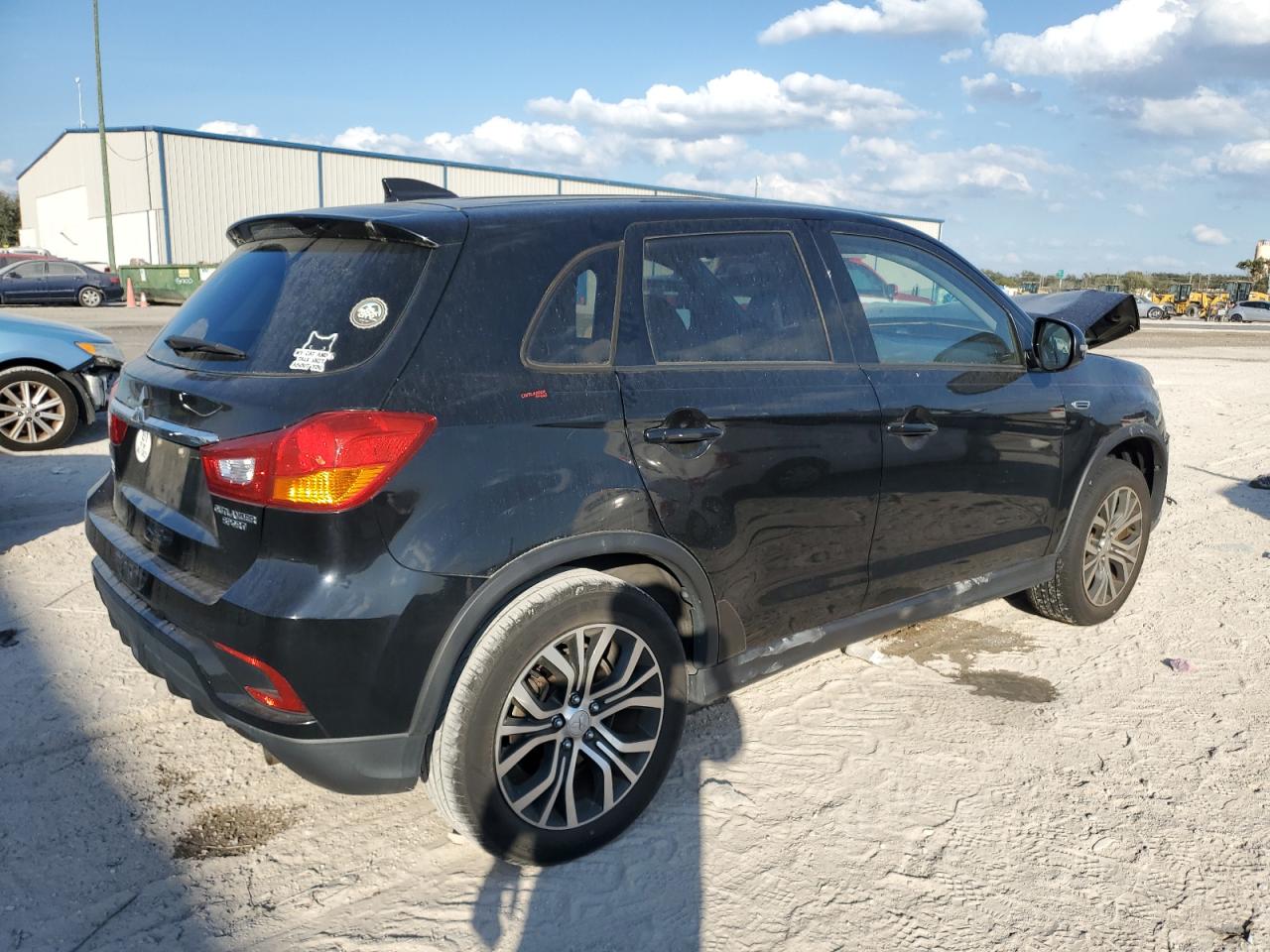 2018 Mitsubishi Outlander - Image 3