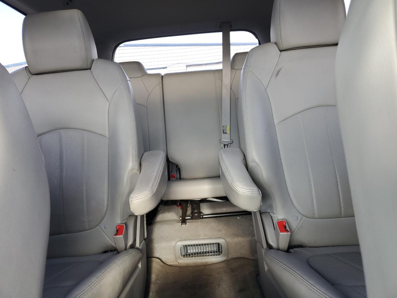 2017 Buick Enclave - Image 10