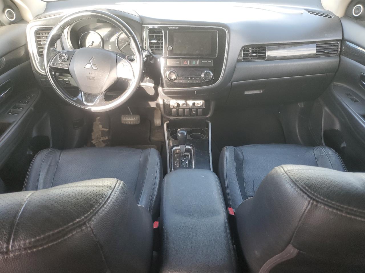 2017 Mitsubishi Outlander - Image 8
