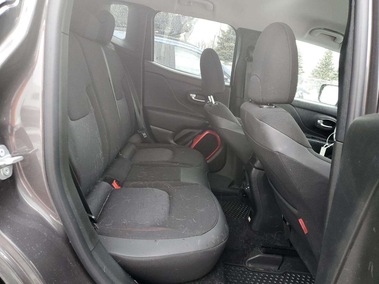 2018 Jeep Renegade - Image 11
