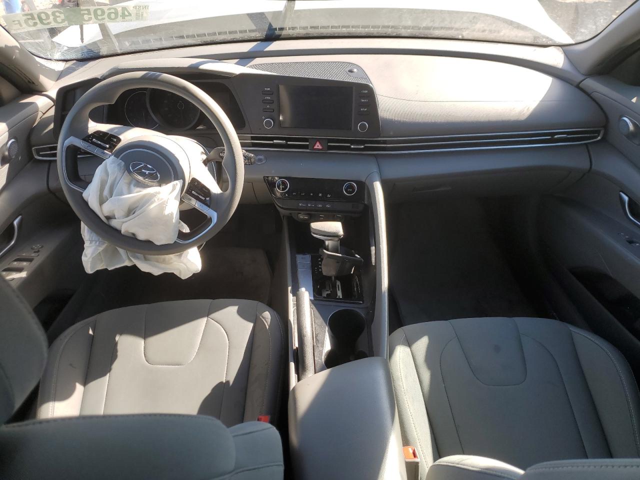 2022 Hyundai Elantra - Image 8