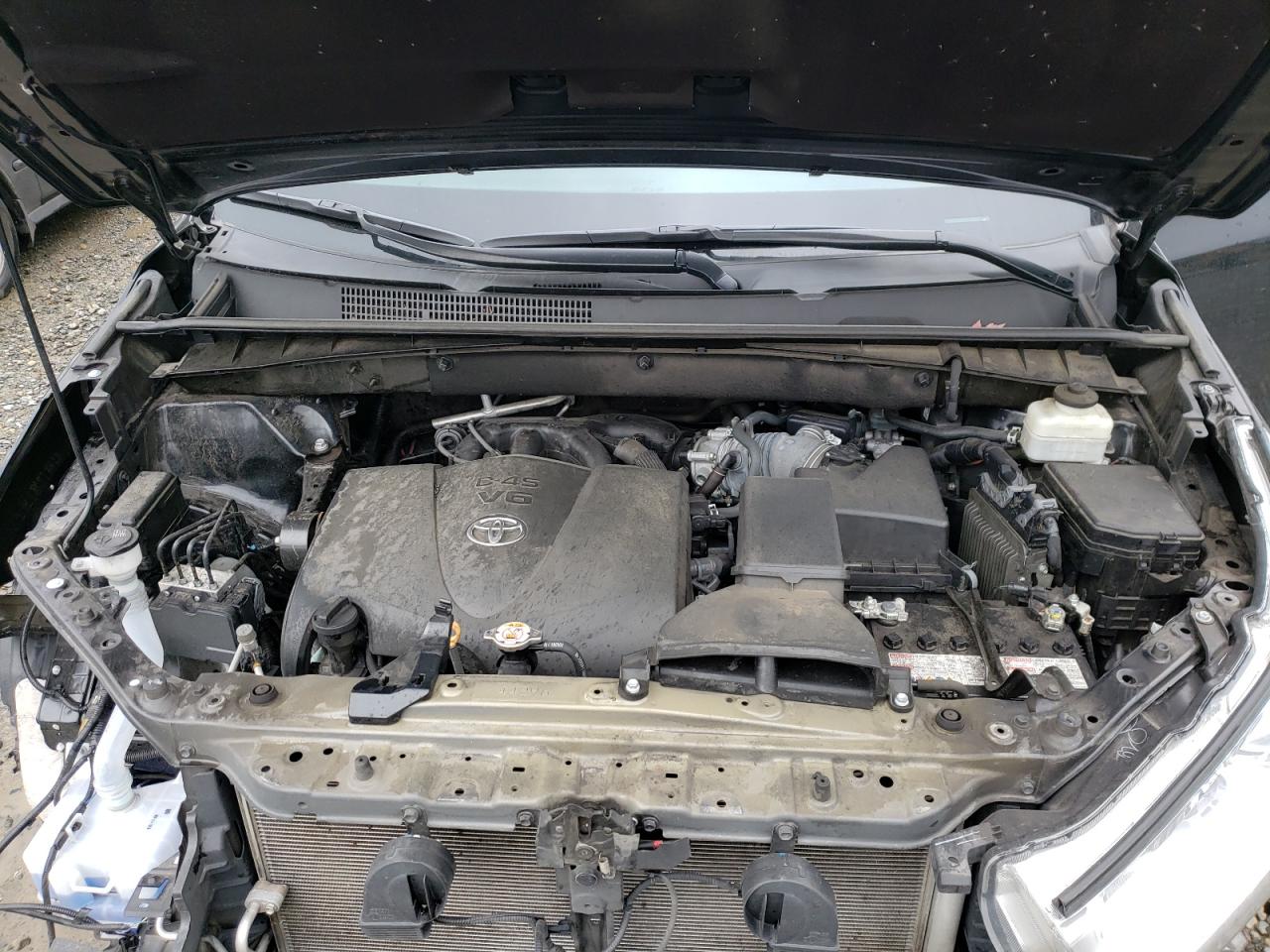 2019 Toyota Highlander - Image 12