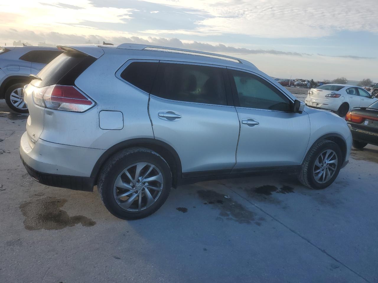 2014 Nissan Rogue - Image 3