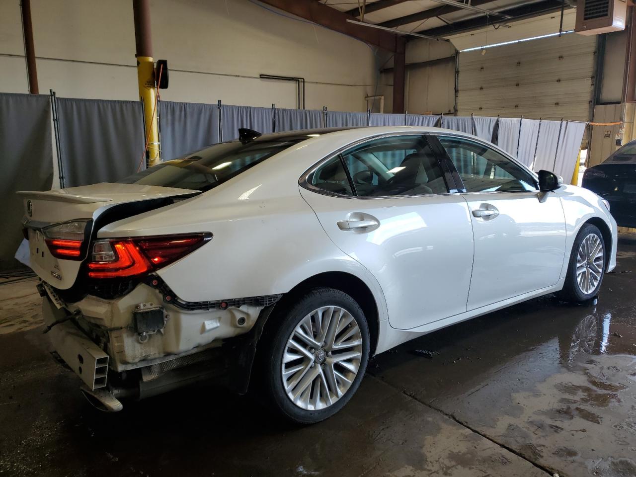 2016 Lexus ES - Image 3