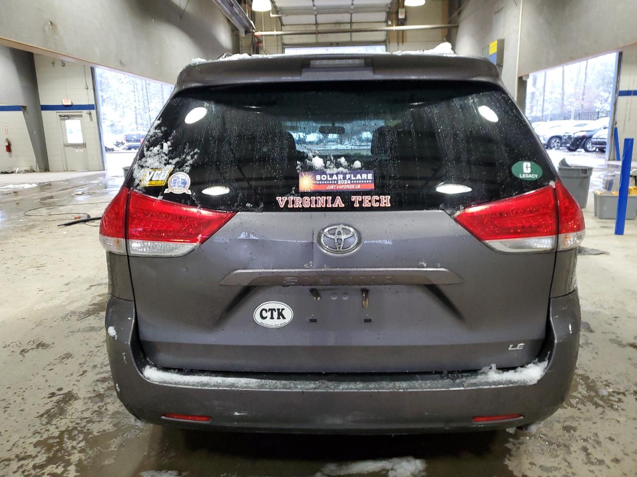 2011 Toyota Sienna - Image 6
