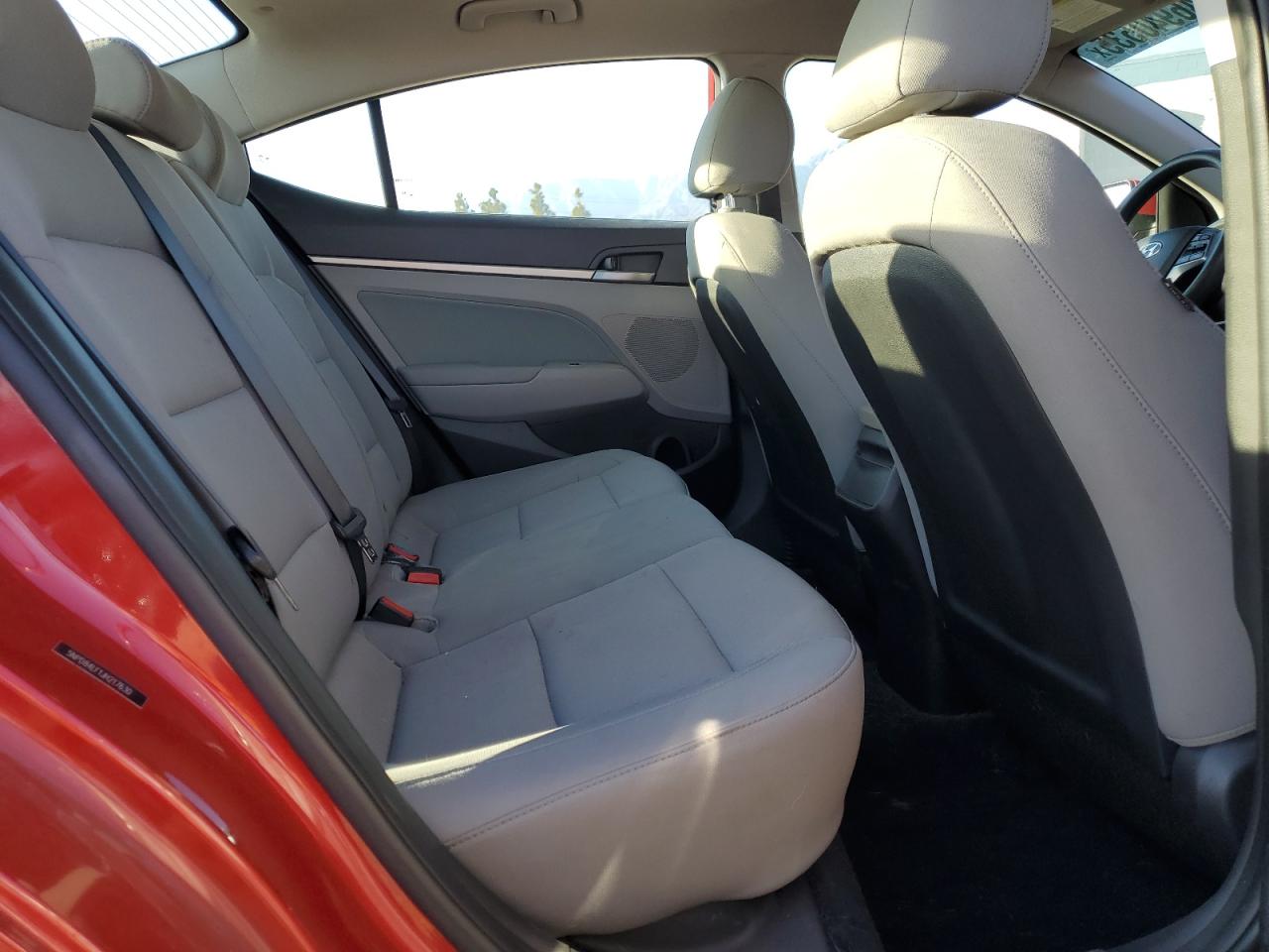 2018 Hyundai Elantra - Image 11