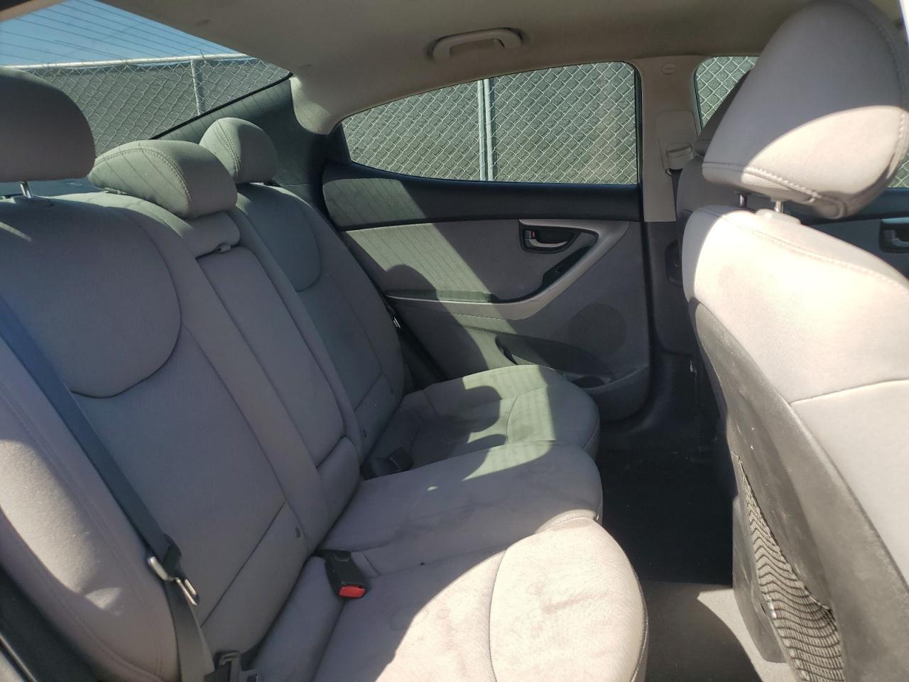 2011 Hyundai Elantra - Image 10