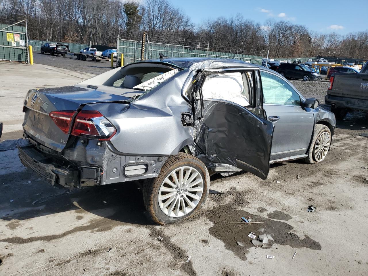 2017 Volkswagen Passat - Image 3