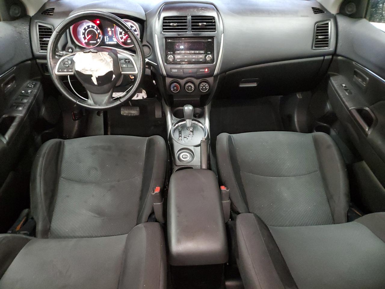 2014 Mitsubishi Outlander - Image 8