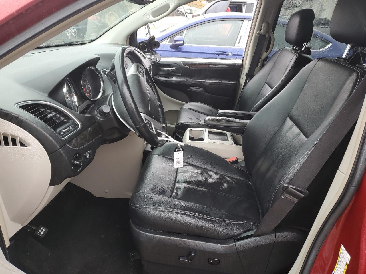2015 Chrysler Town & Country - Image 7