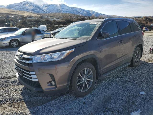 2017 Toyota Highlander Se