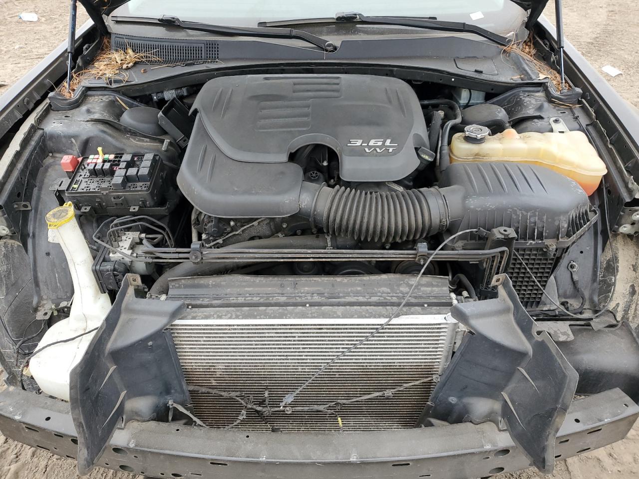 2016 Chrysler 300 - Image 11
