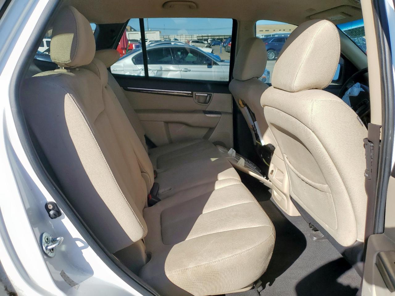 2010 Hyundai Santa Fe - Image 11