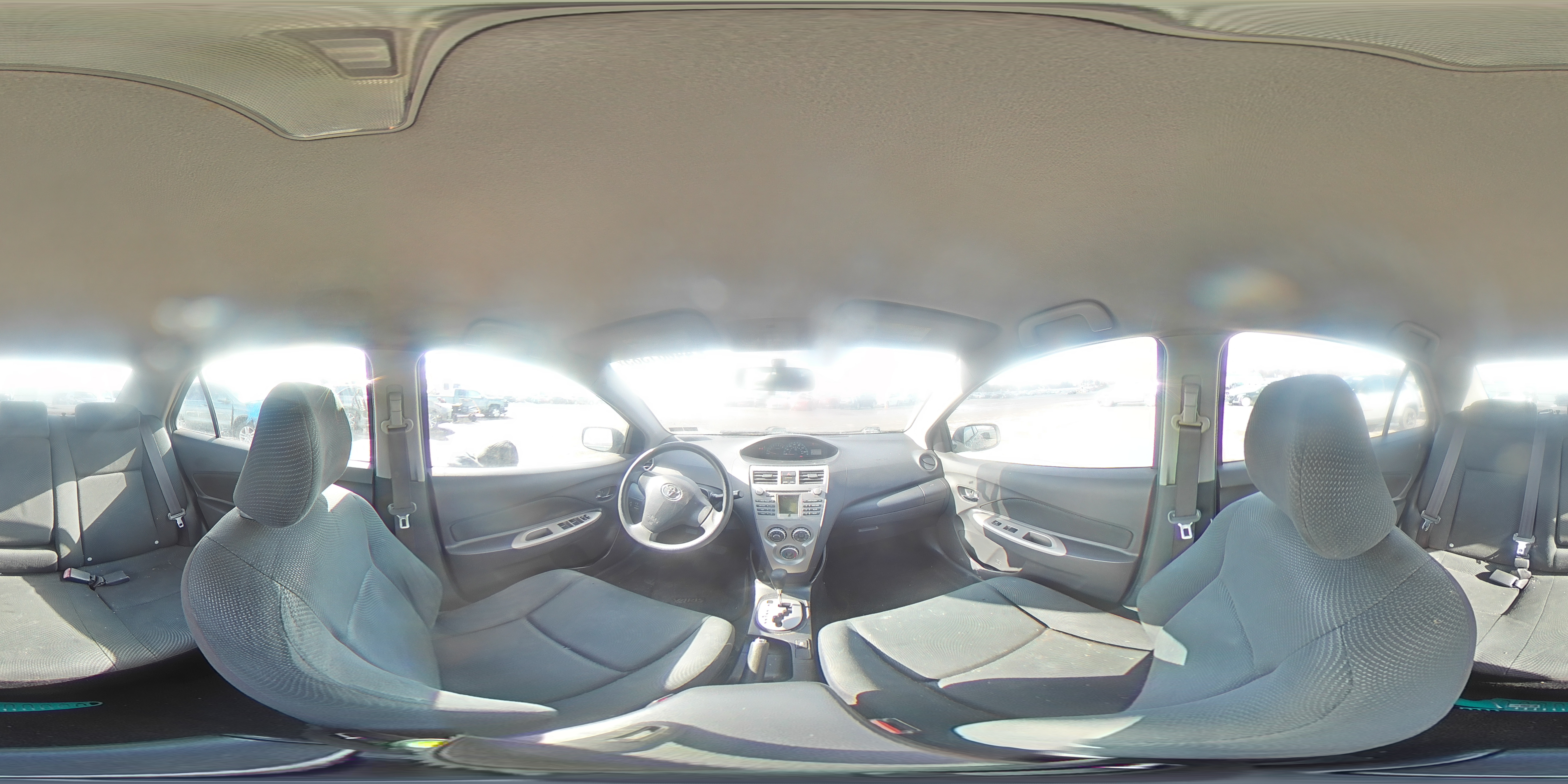 2010 Toyota Yaris - Image 13