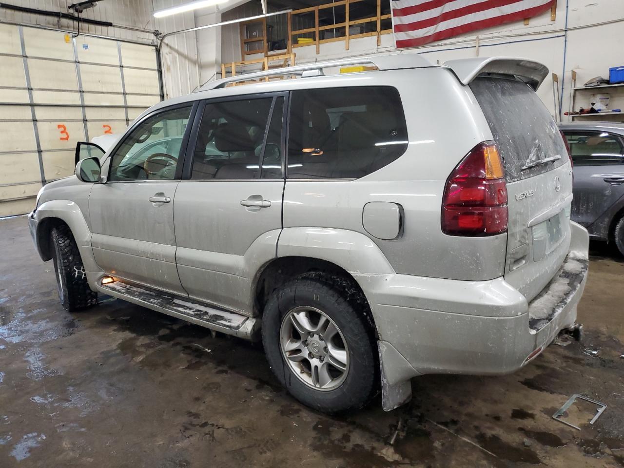 2005 Lexus GX - Image 2