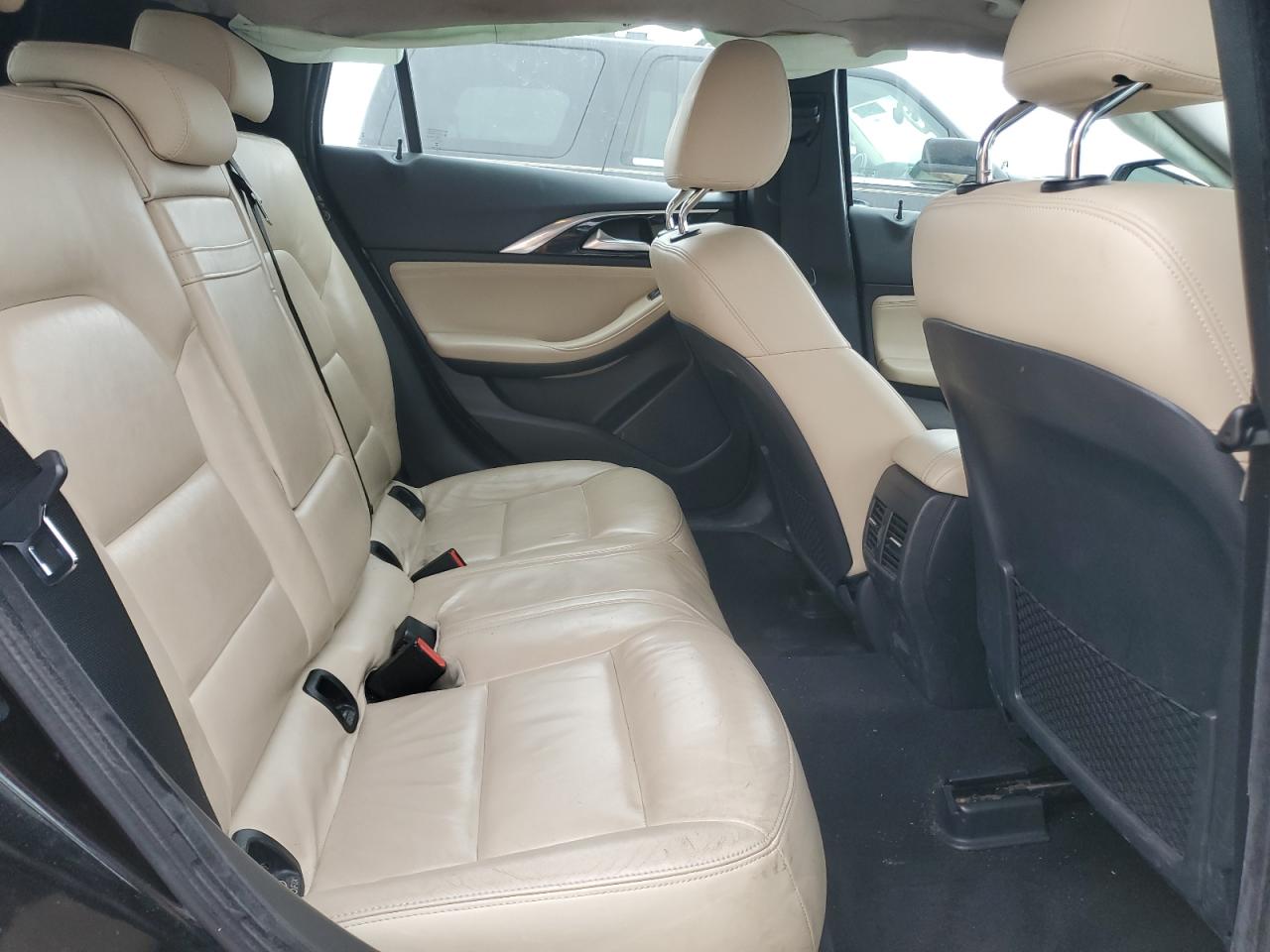 2017 Infiniti QX30 - Image 10