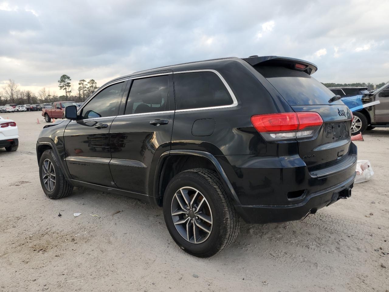 2015 Jeep Grand Cherokee - Image 2