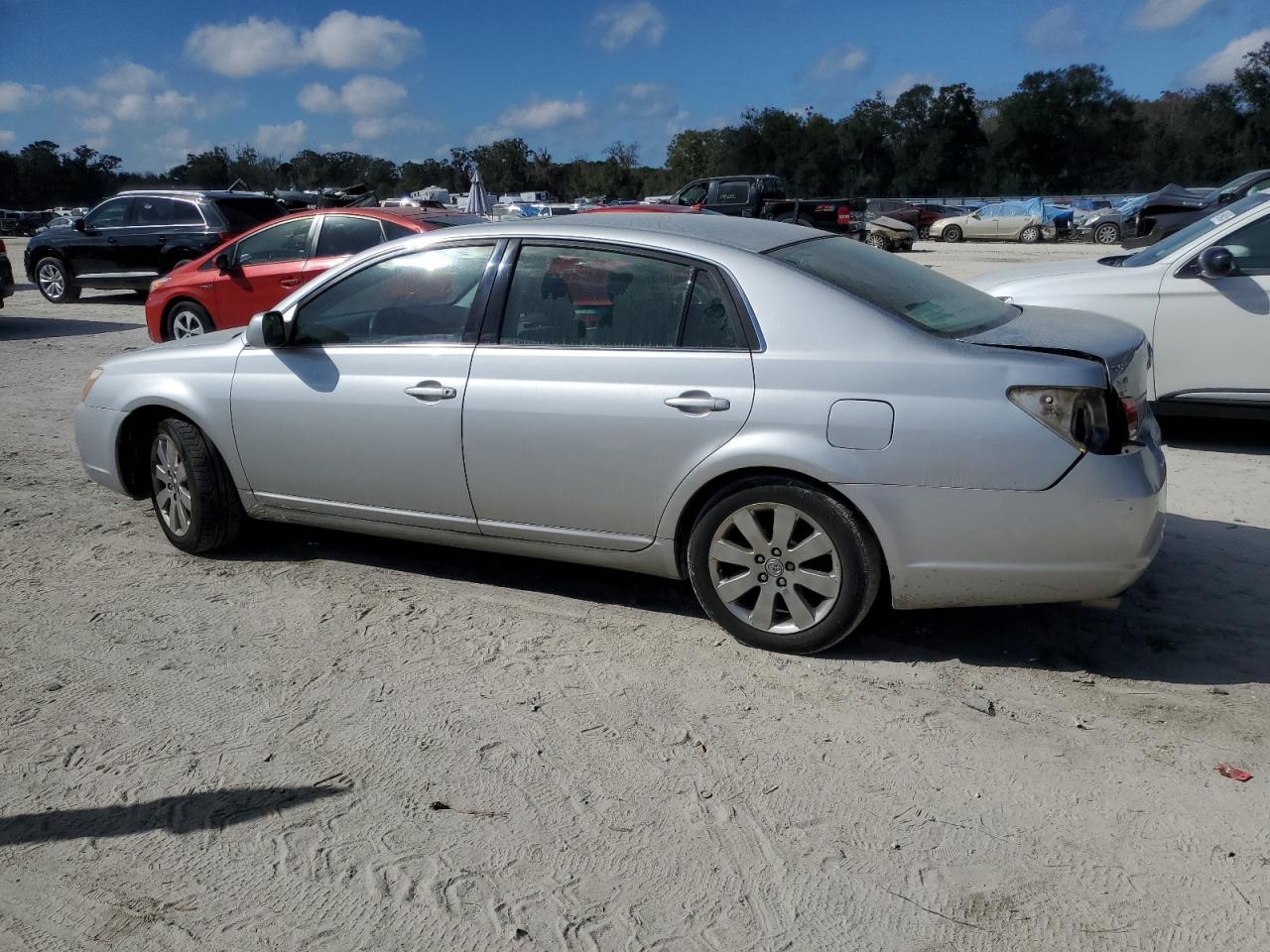 2007 Toyota Avalon - Image 2