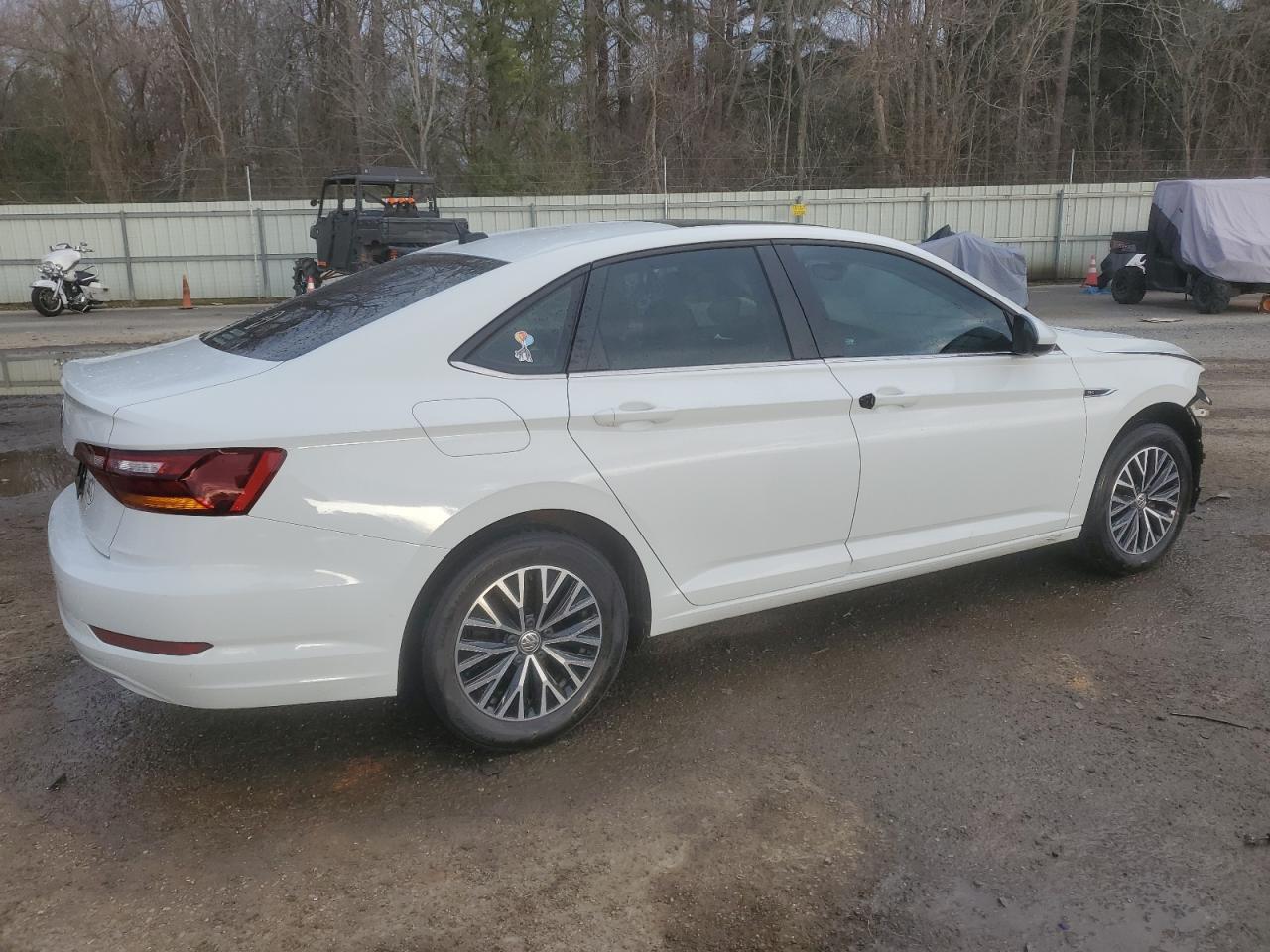 2019 Volkswagen Jetta - Image 3