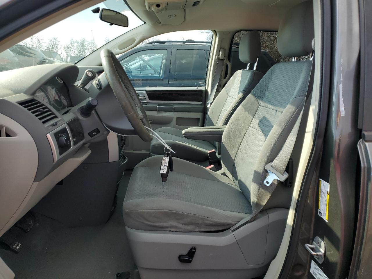 2010 Dodge Caravan - Image 7
