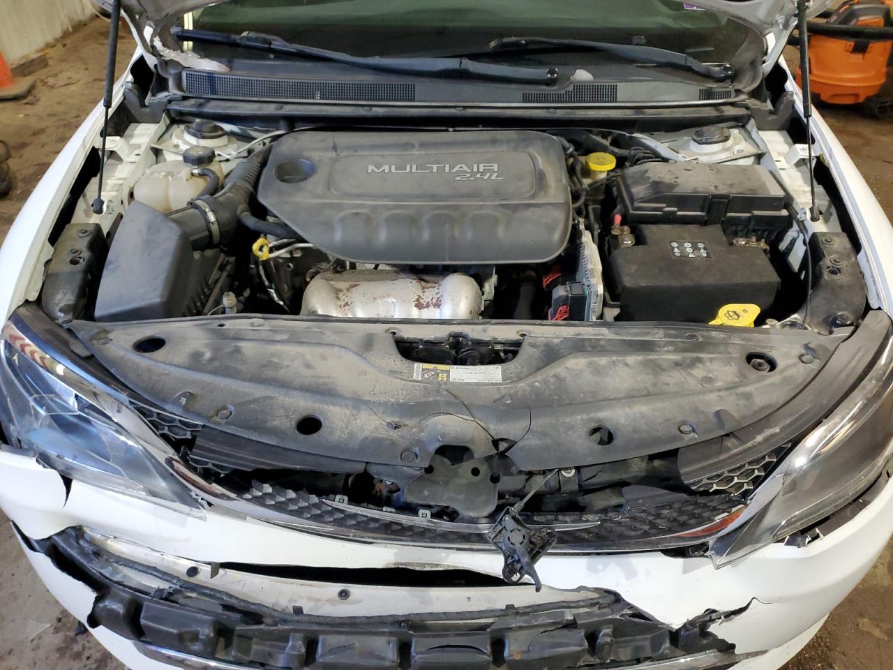 2015 Chrysler 200 - Image 13