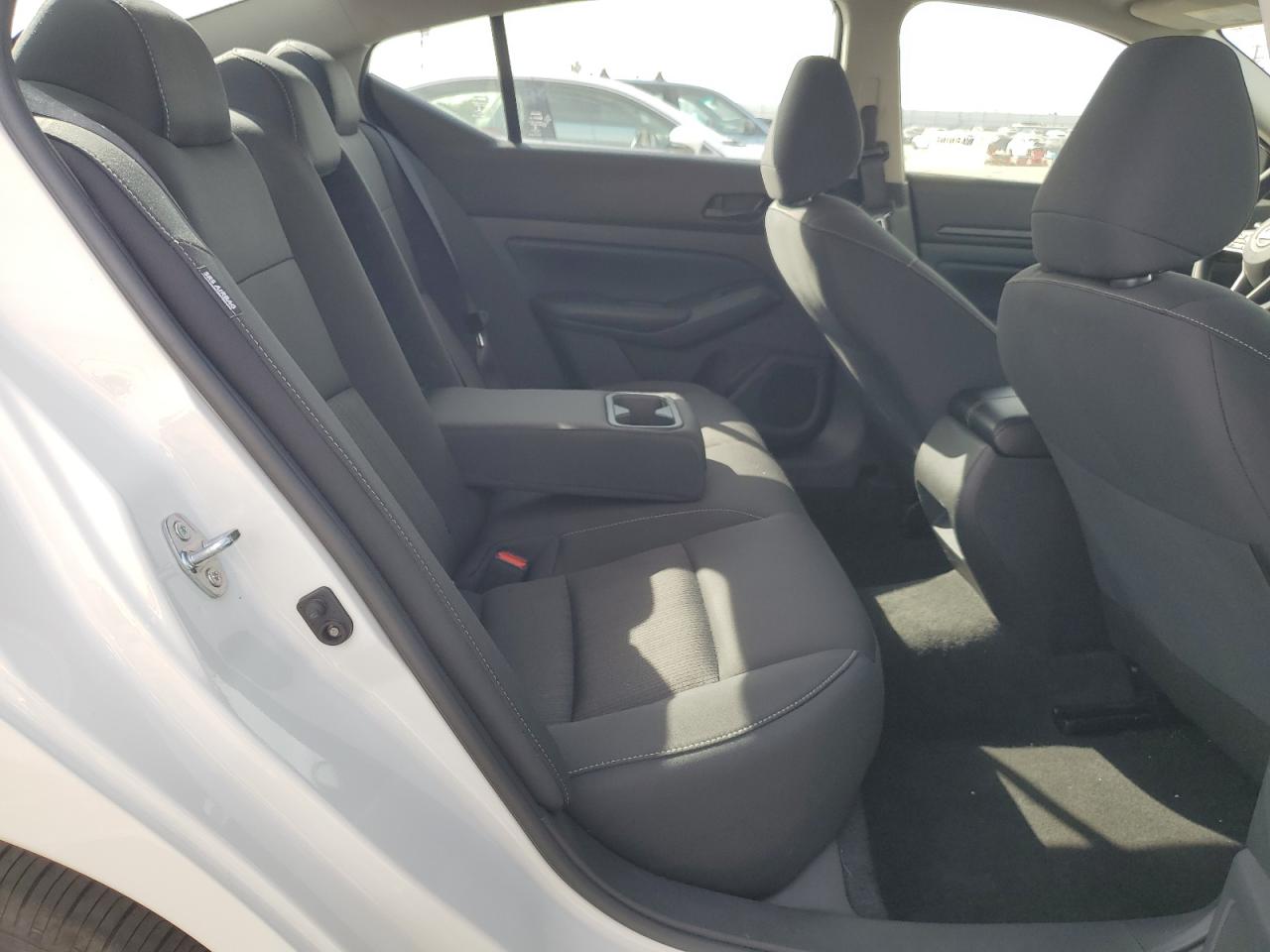 2024 Nissan Altima - Image 10
