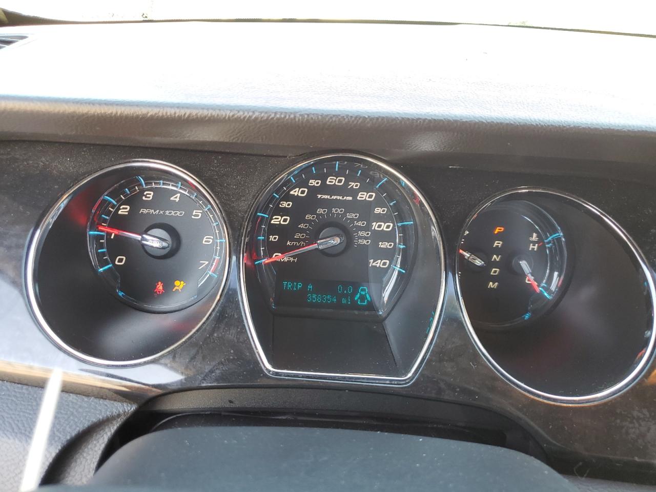 2010 Ford Taurus - Image 9