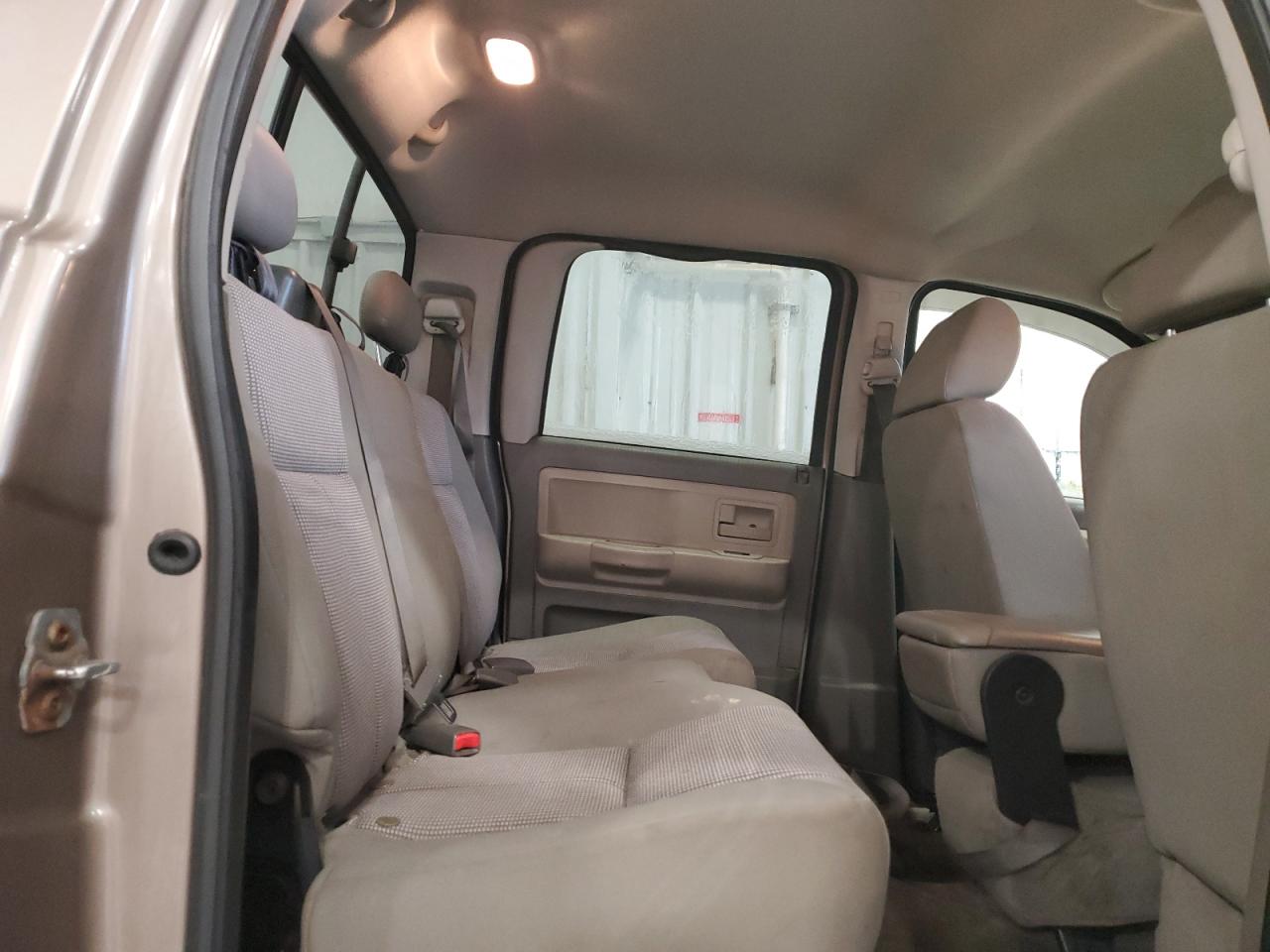 2010 Dodge Dakota - Image 10