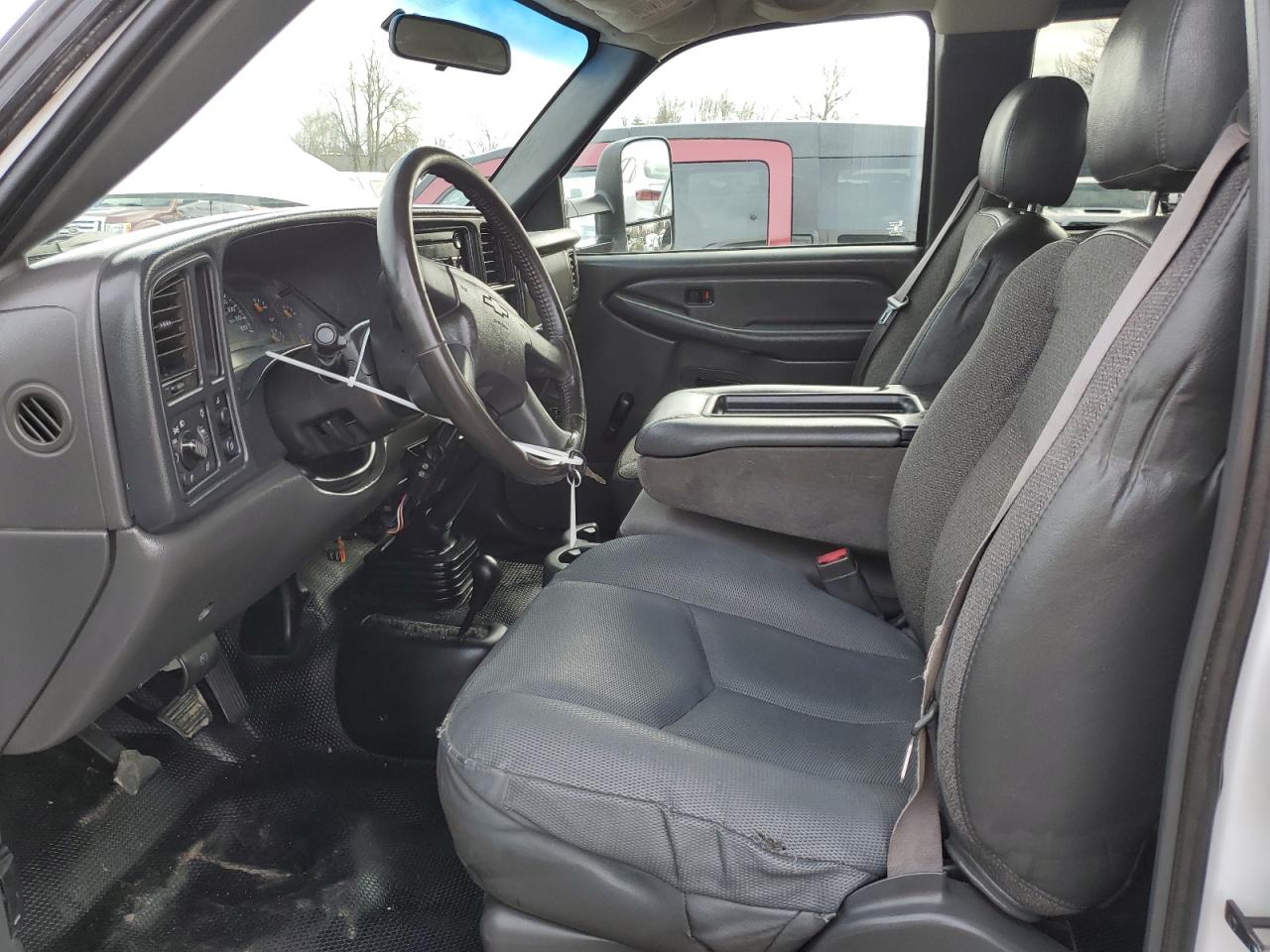 2003 Chevrolet Silverado - Image 7