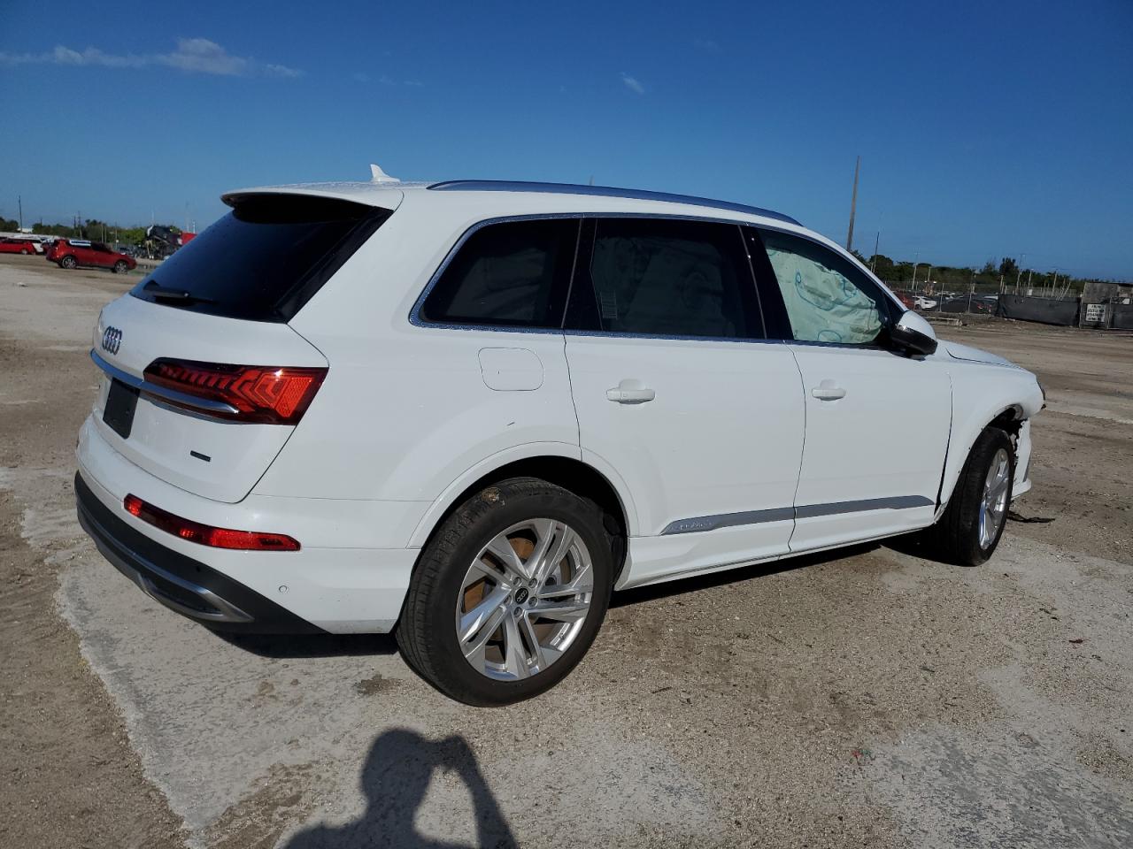 2024 Audi Q7 - Image 3