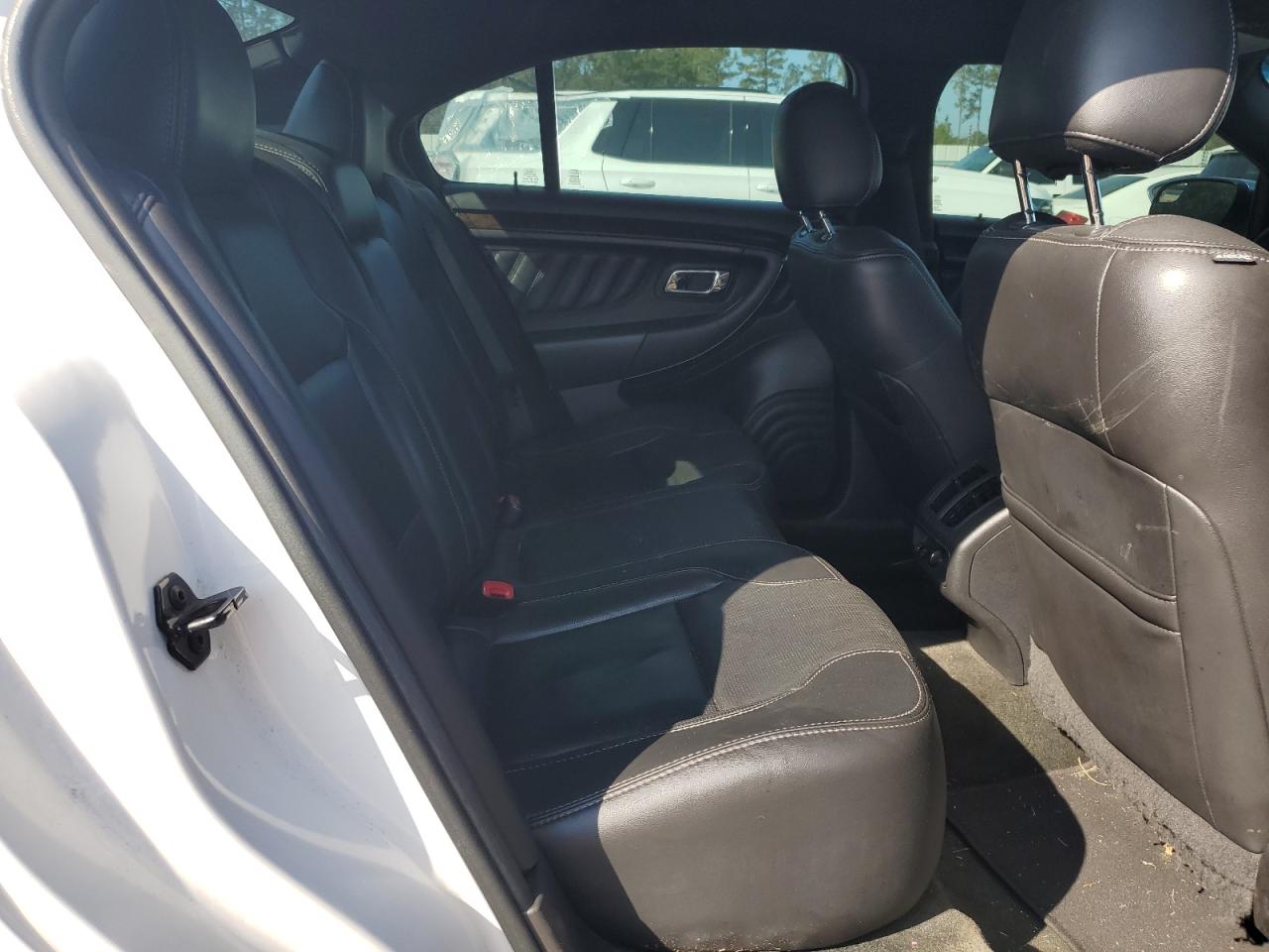 2014 Ford Taurus - Image 10