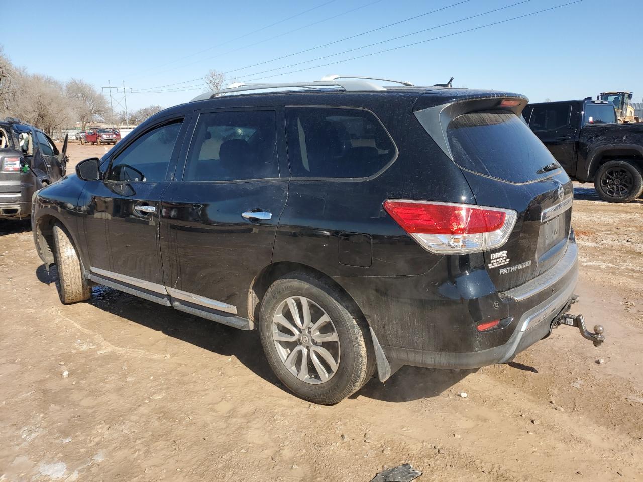 2013 Nissan Pathfinder - Image 2