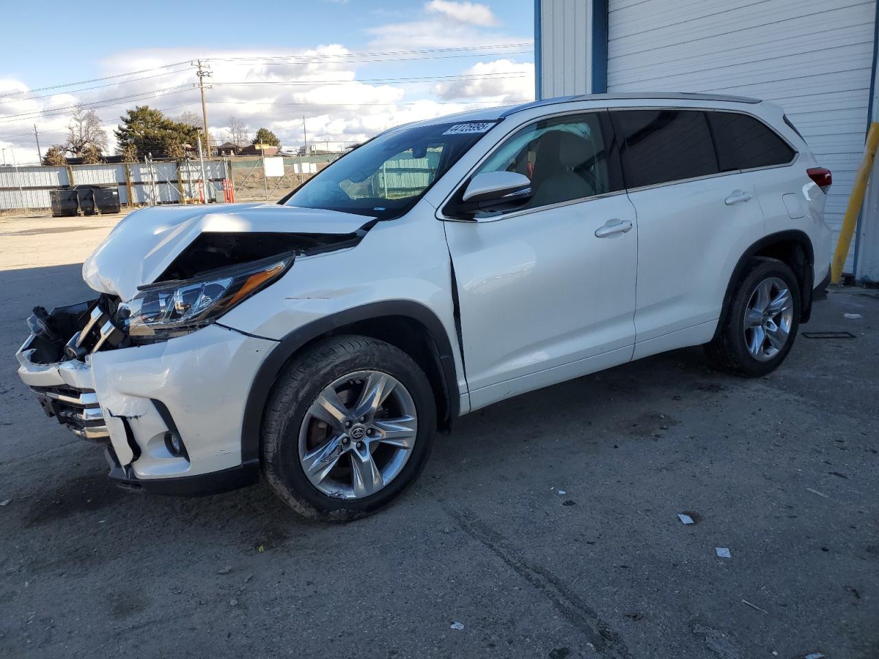 2019 Toyota Highlander - Image 1