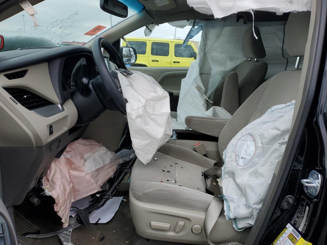 2017 Toyota Sienna - Image 7