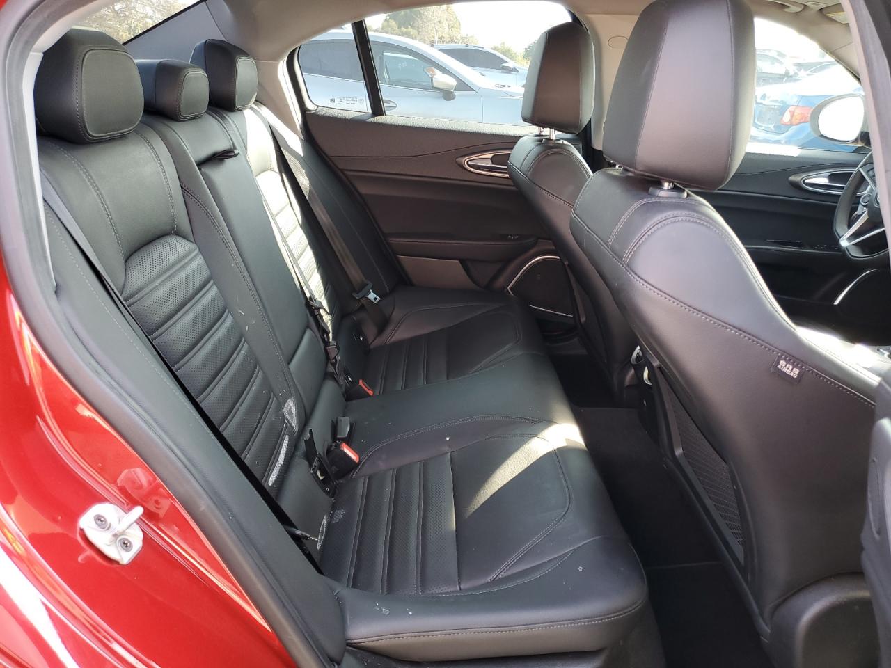 2018 Alfa Romeo Giulia - Image 10