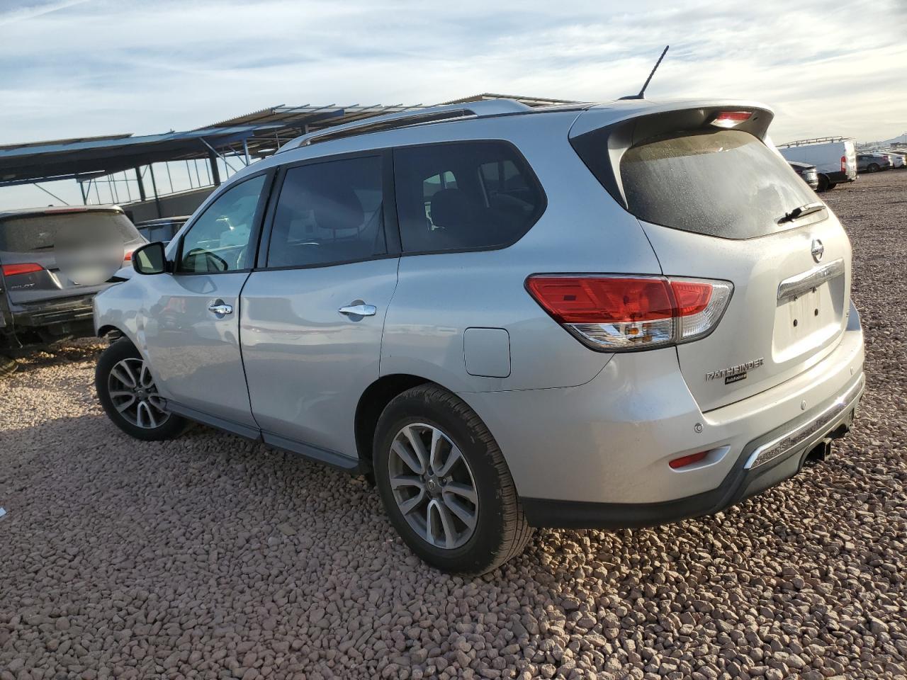 2015 Nissan Pathfinder - Image 2
