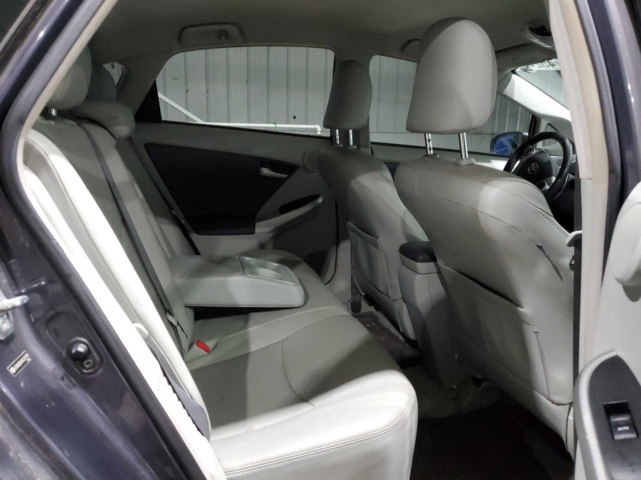 2010 Toyota Prius - Image 10