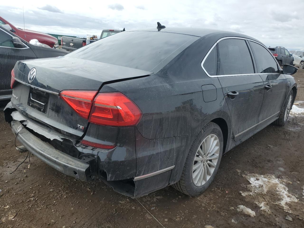 2016 Volkswagen Passat - Image 3