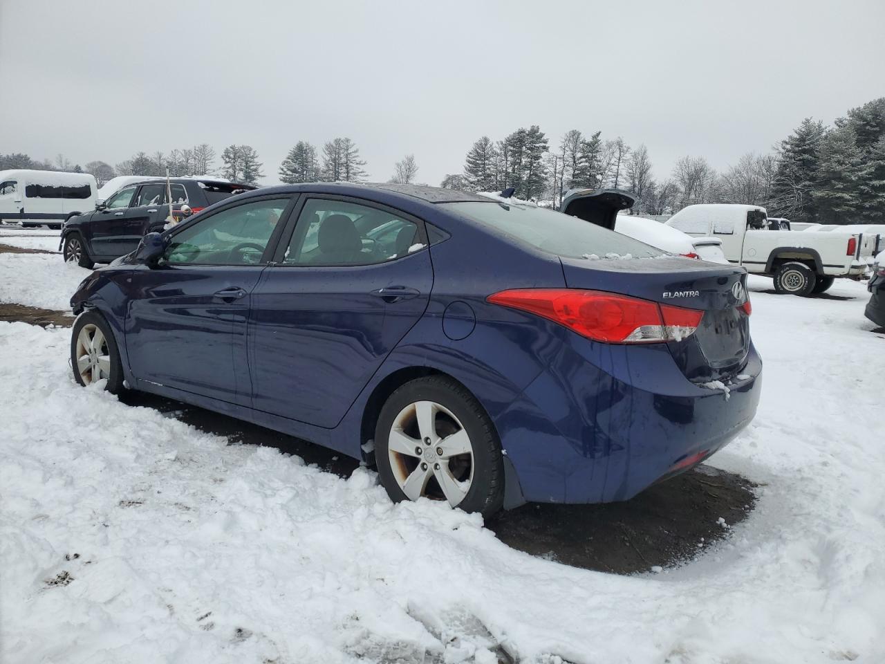 2013 Hyundai Elantra - Image 2